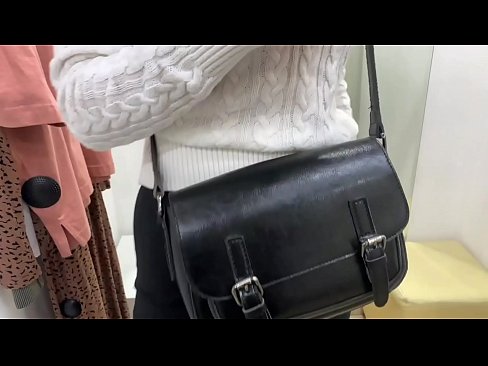 ❤️ Ëffentlech Masturbatioun vu jonke Bitch FeralBerry mat engem Dildo am Fittingsraum ❤️❌ Porno vk op lb.redpornpictures.ru ❌