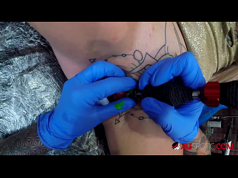 ❤️ Extrem tattooed Hottie Sully Savage krut en Tattoo op hirem Klitoris ❤️❌ Porno vk op lb.redpornpictures.ru ❌